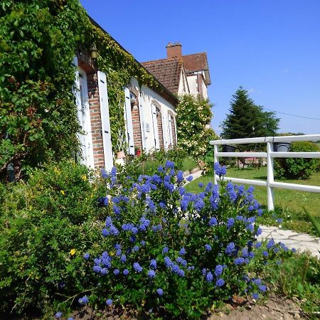 Chambres D'Hotes Les Muscaris Feins-en-Gatinais Exterior photo