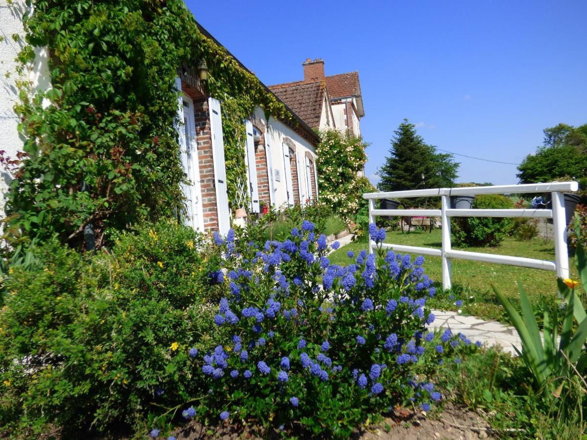 Chambres D'Hotes Les Muscaris Feins-en-Gatinais Exterior photo