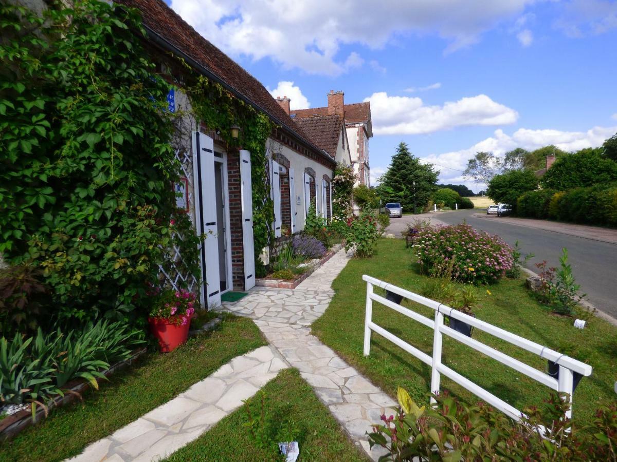 Chambres D'Hotes Les Muscaris Feins-en-Gatinais Exterior photo