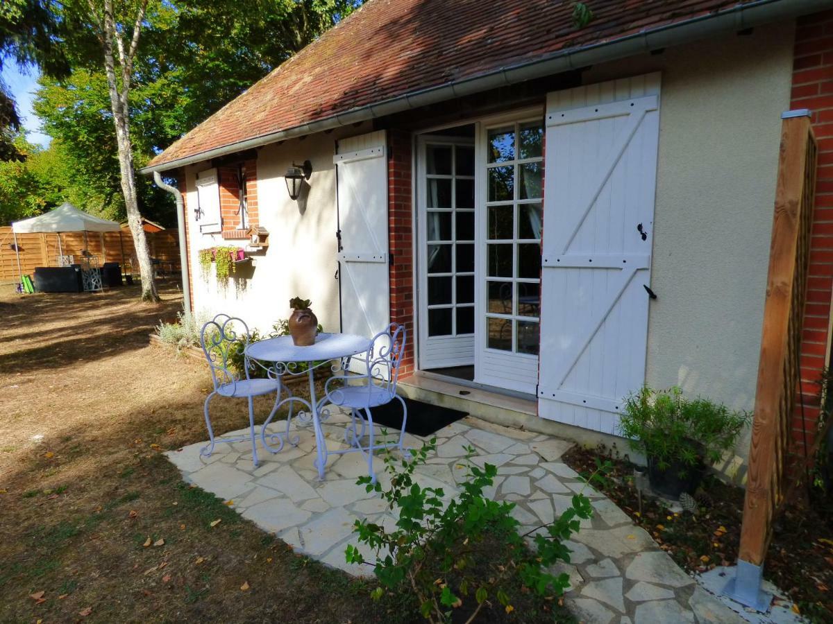 Chambres D'Hotes Les Muscaris Feins-en-Gatinais Exterior photo