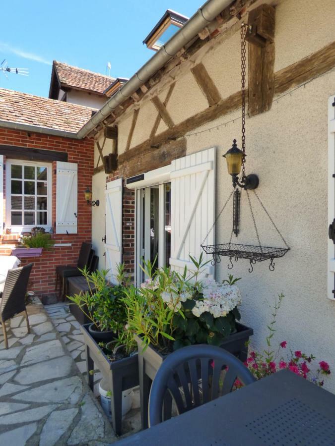 Chambres D'Hotes Les Muscaris Feins-en-Gatinais Exterior photo